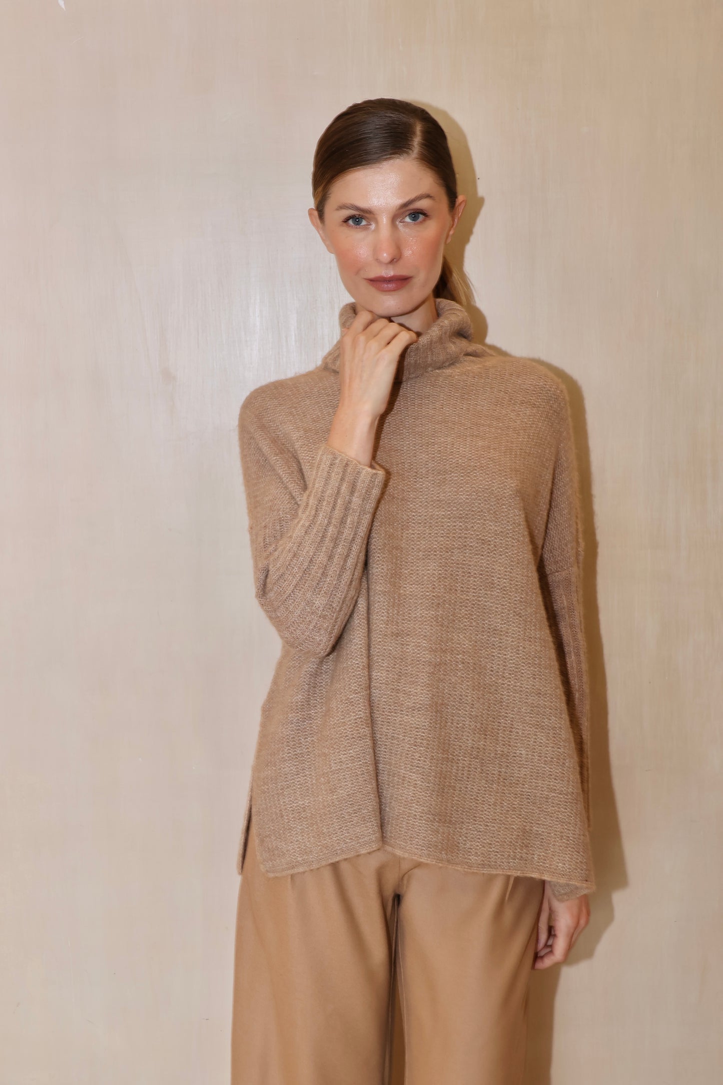 "Chompa" beige