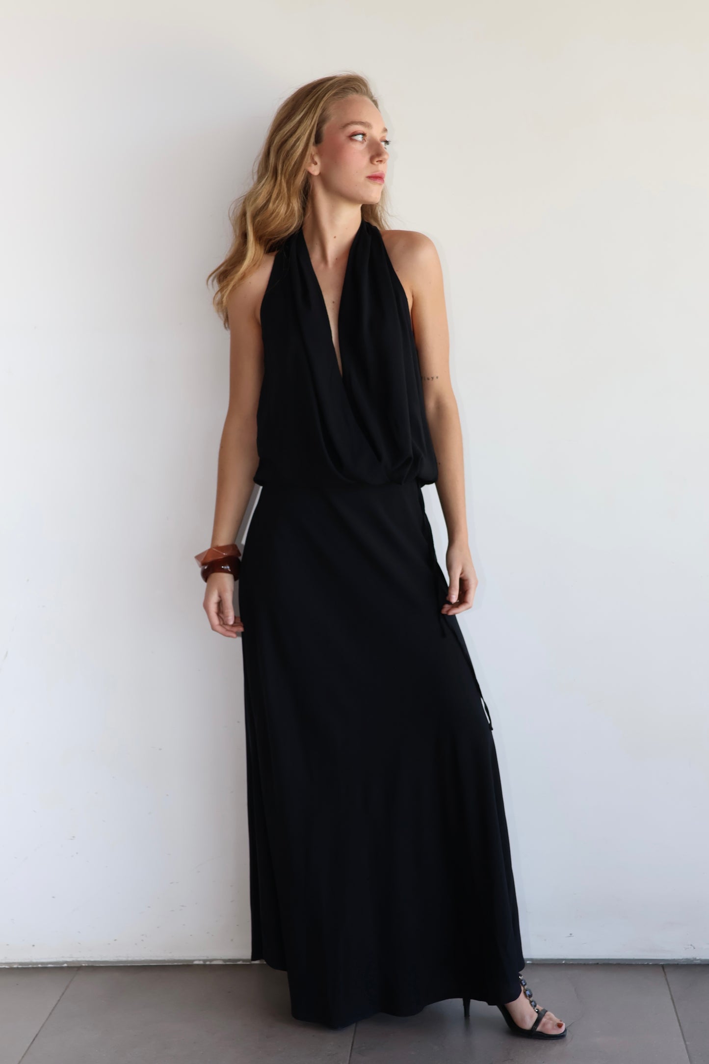 Pollera negra viscosa