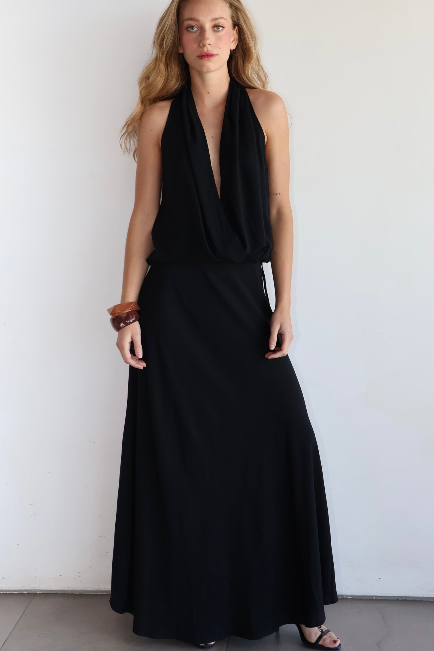 Pollera negra viscosa