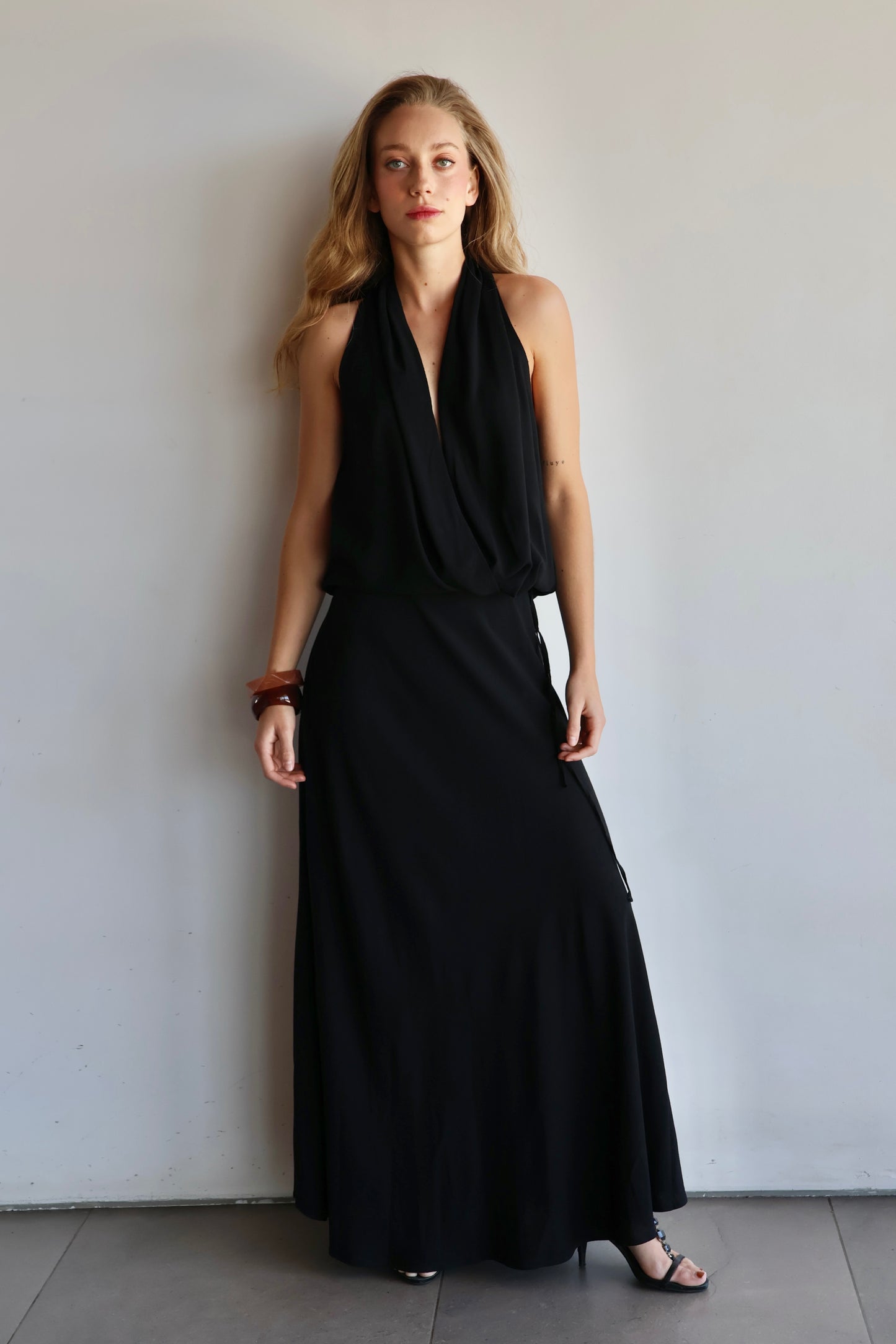 Pollera negra viscosa