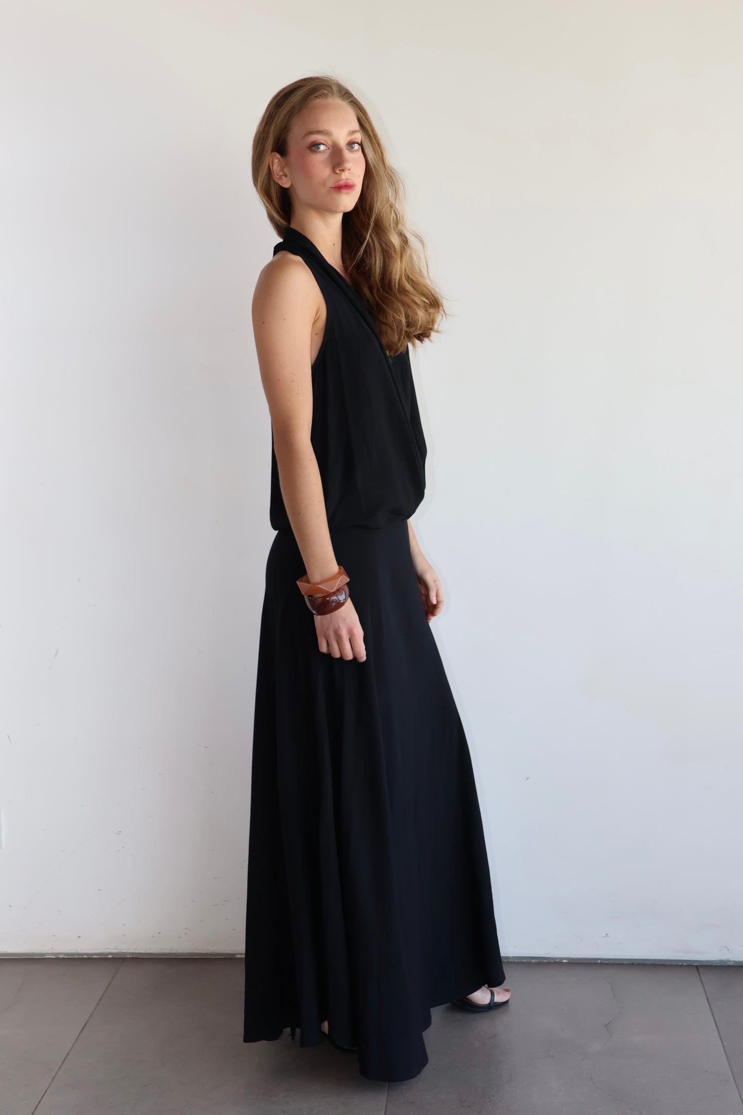 Pollera negra viscosa