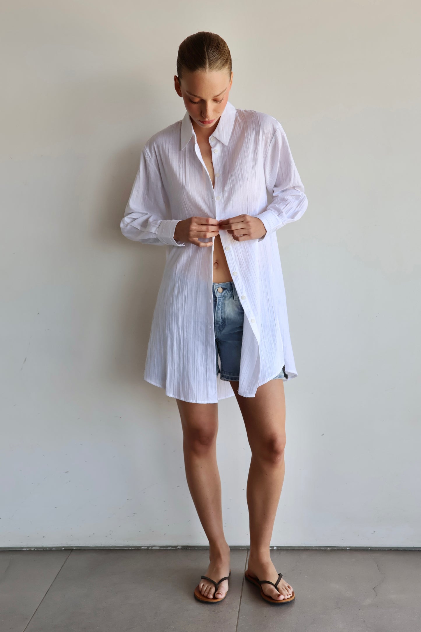 Blusa blanca algodón camisera larga