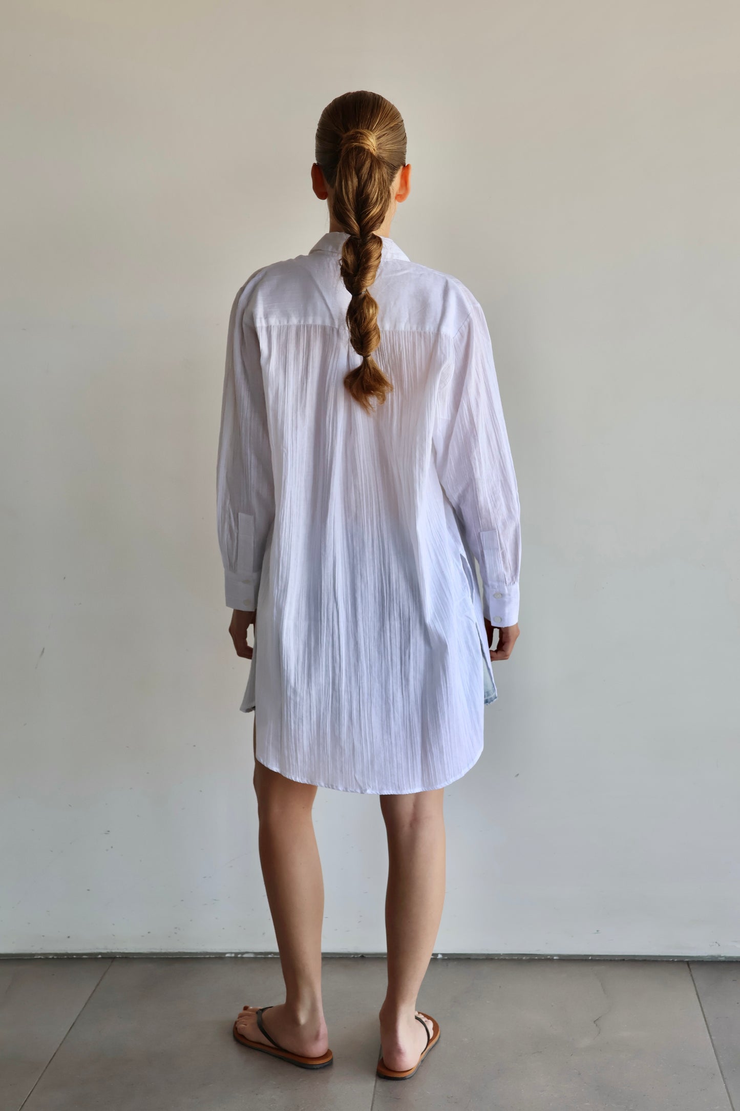 Blusa blanca algodón camisera larga