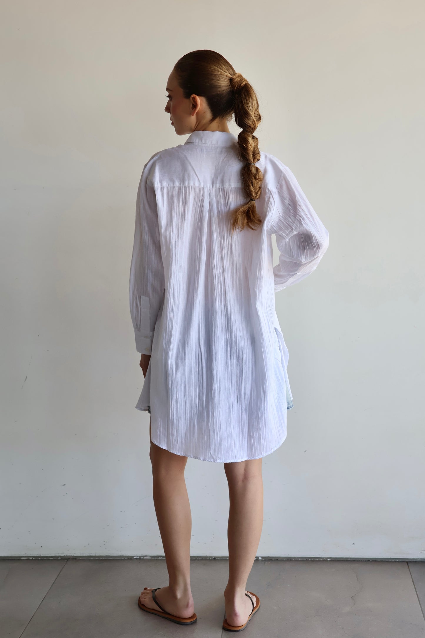 Blusa blanca algodón camisera larga