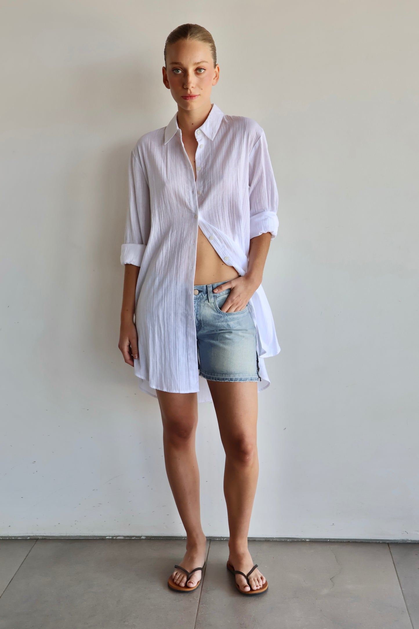 Blusa blanca algodón camisera larga