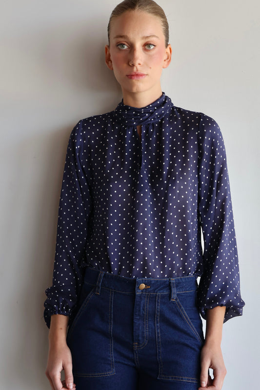 Blusa crepe azul con puntos manga larga